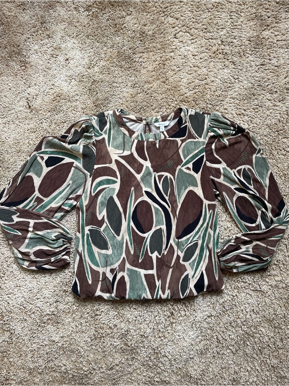 Reitmans Women’s Size Small Abstract Leaf Print Blouse in Green and Brown Office